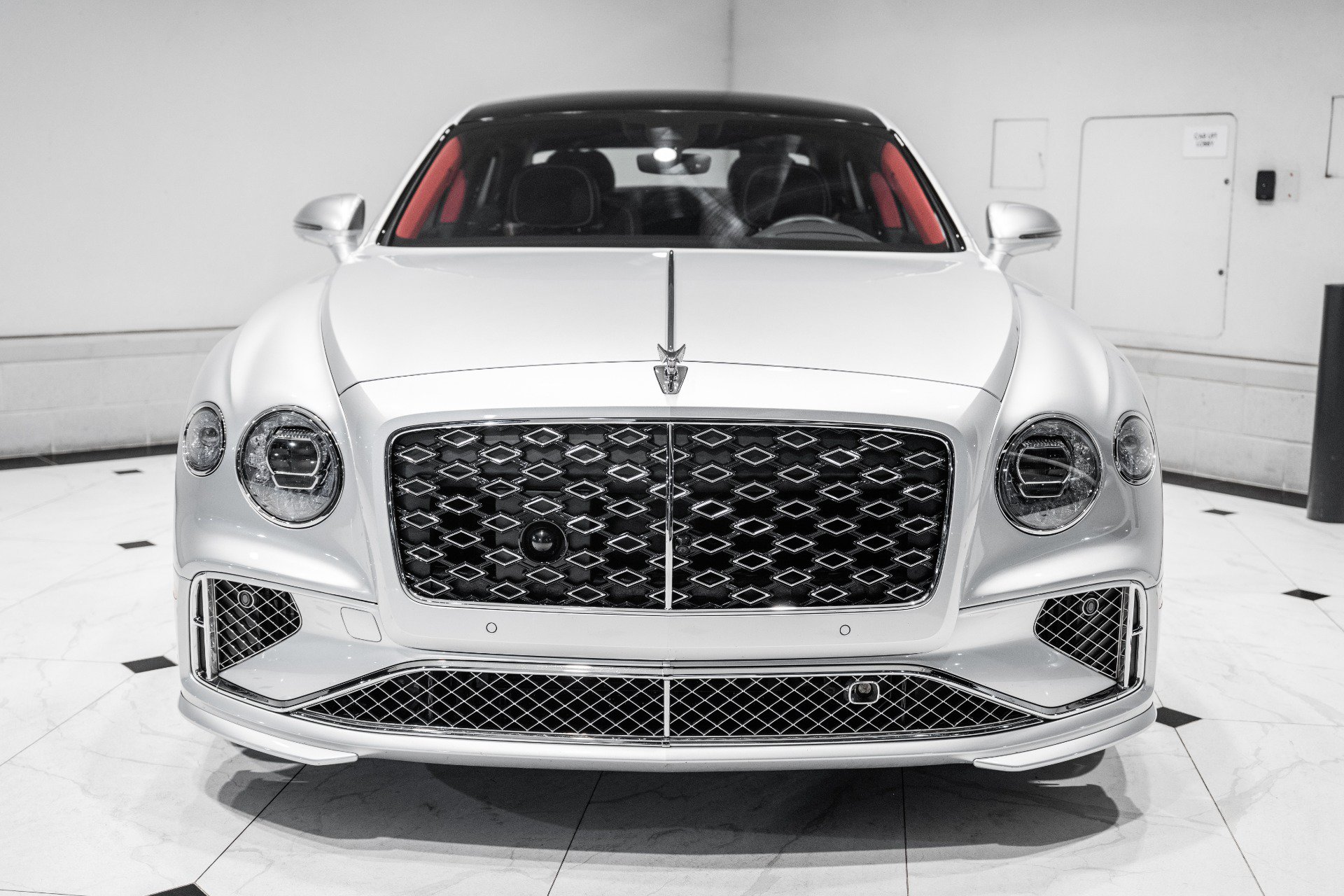 Used 2025 Bentley Flying Spur Plug-In Hybrid AWD/4WD image 8