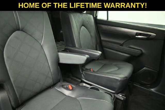 Used 2025 Toyota Highlander Platinum AWD/4WD image 39
