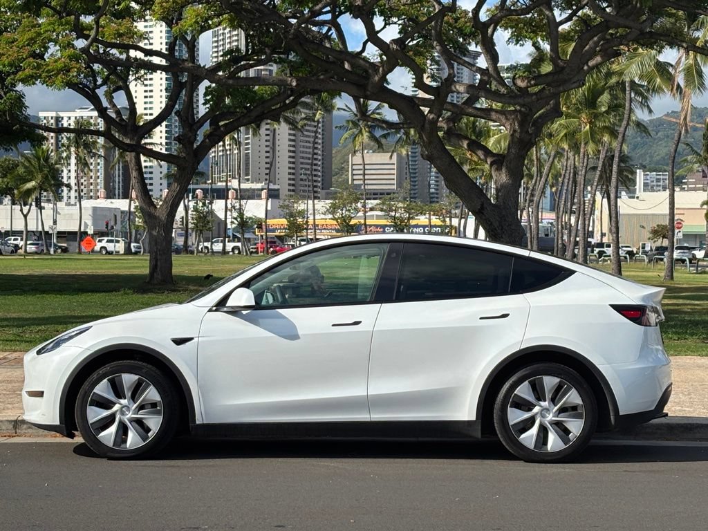 Used 2023 Tesla Model Y Long Range AWD/4WD image 2
