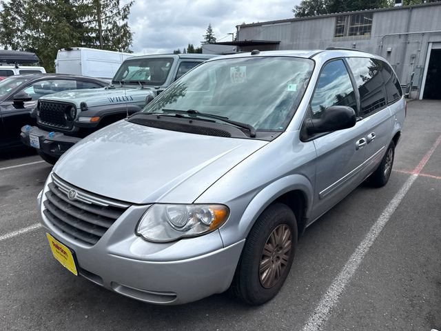 Used 2005 Chrysler Town & Country LX w/ Popular Equipment Group II FWD image 3
