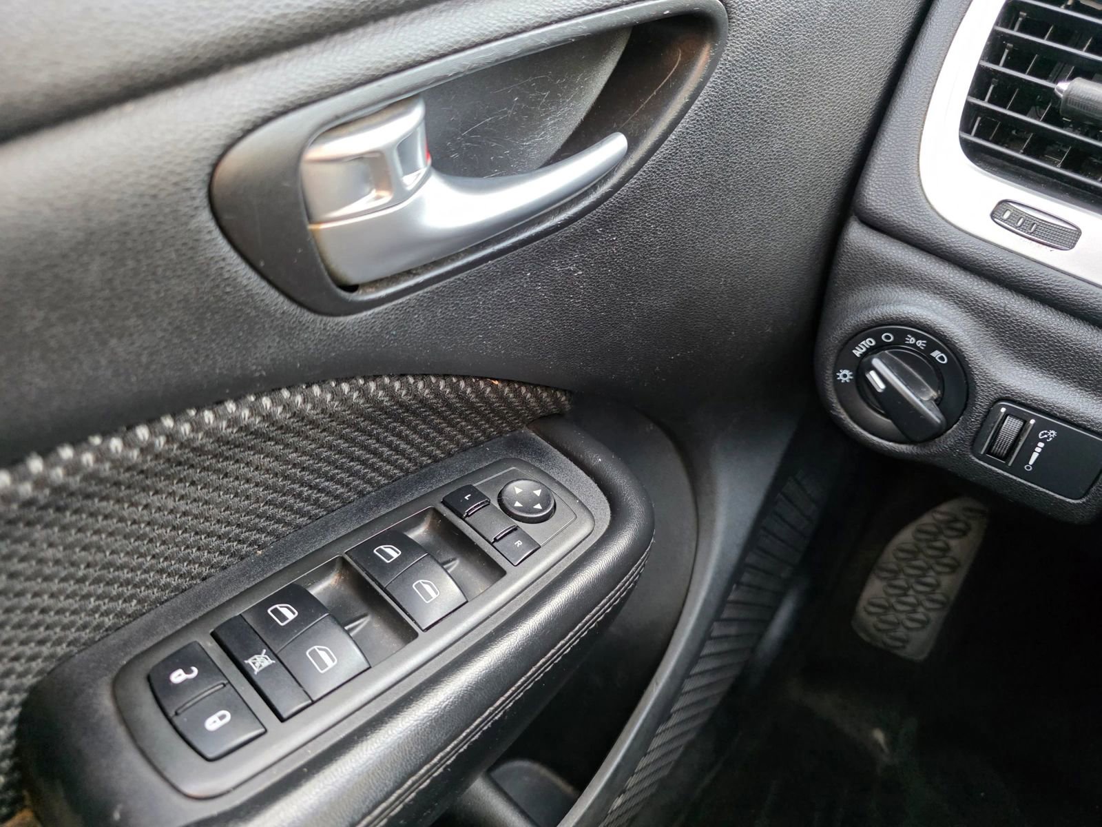 Used 2016 Dodge Dart SXT FWD image 18