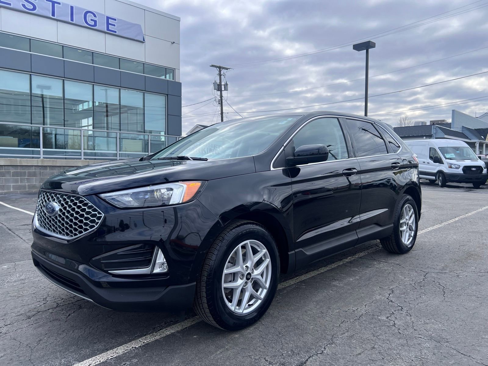 Used 2023 Ford Edge SEL w/ Convenience Package image 4