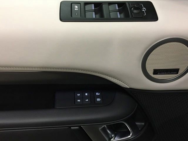 New 2024 Land Rover Discovery Metropolitan Edition image 10