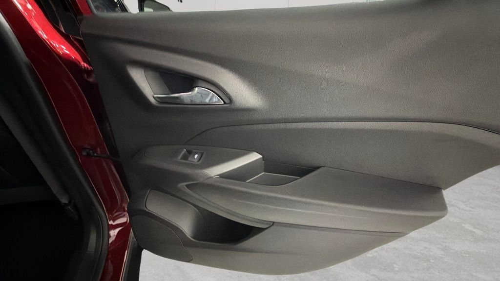 Certified 2024 Chevrolet Trax RS w/ Sunroof Package FWD image 33