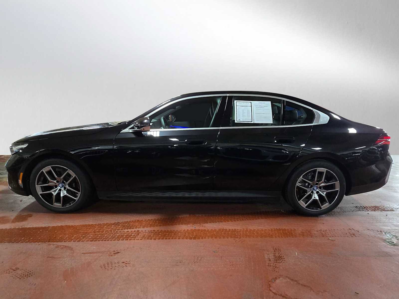 Used 2025 BMW i5 xDrive40 w/ Premium Package image 6