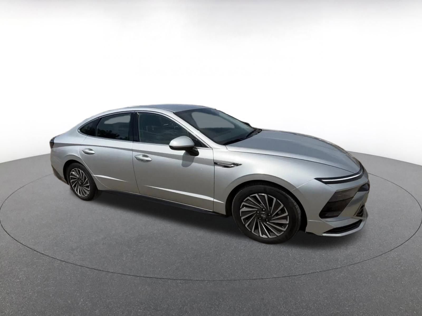 Used 2025 Hyundai Sonata SEL FWD image 2