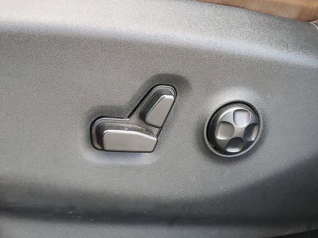 Used 2017 Chrysler Pacifica Limited w/ UConnect Theater Package image 13