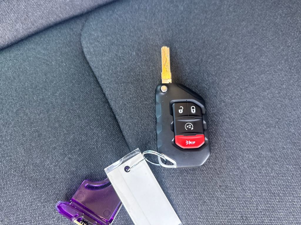 Used 2025 Jeep Wrangler Unlimited Sahara w/ Safety Group image 31