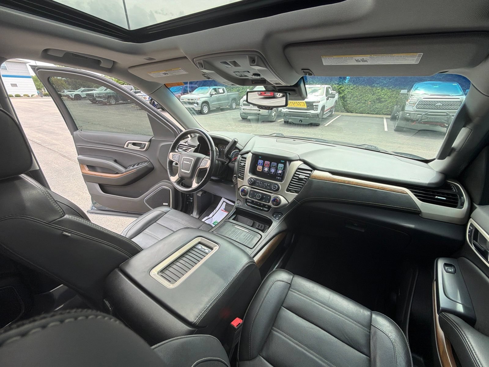 Used 2019 GMC Yukon XL Denali w/ Denali Ultimate Package AWD/4WD image 35
