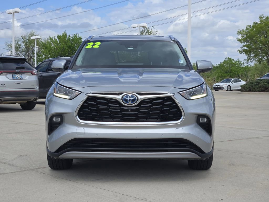 Used 2022 Toyota Highlander Platinum FWD image 2