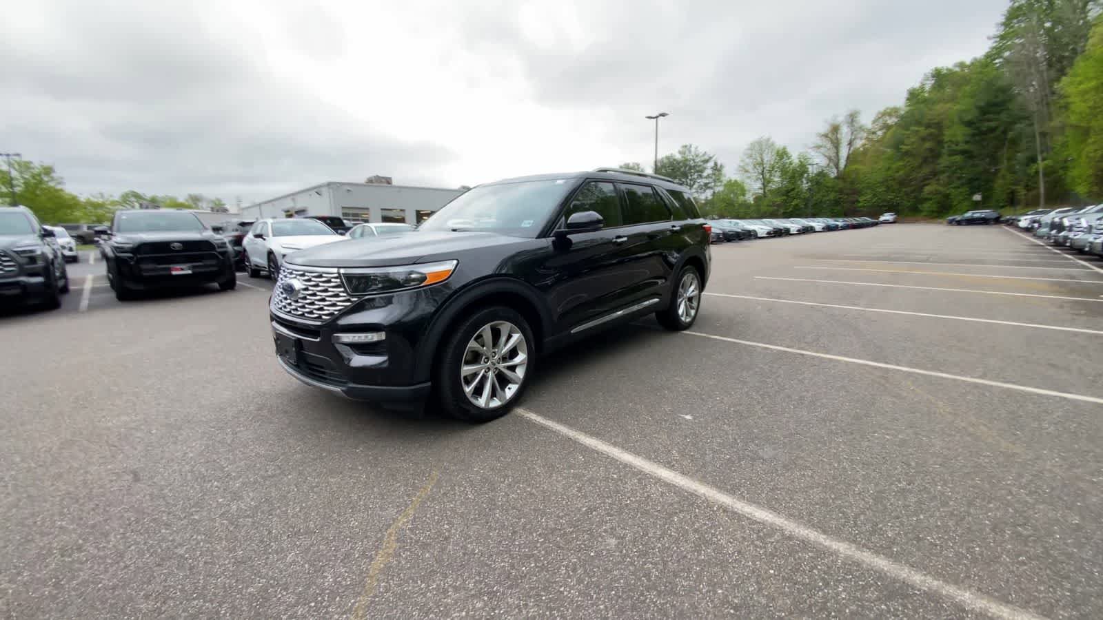 Used 2023 Ford Explorer Platinum w/ Technology Package AWD/4WD image 4