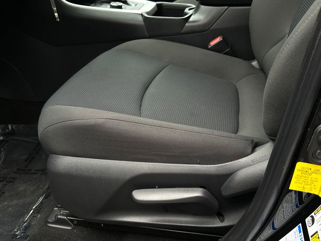 Used 2022 Toyota RAV4 LE image 18