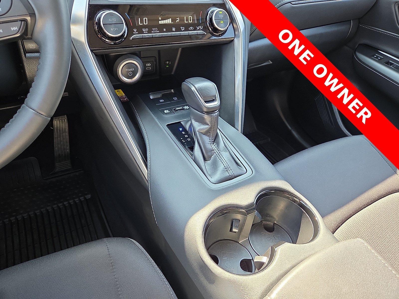Used 2024 Toyota Venza LE AWD/4WD image 25