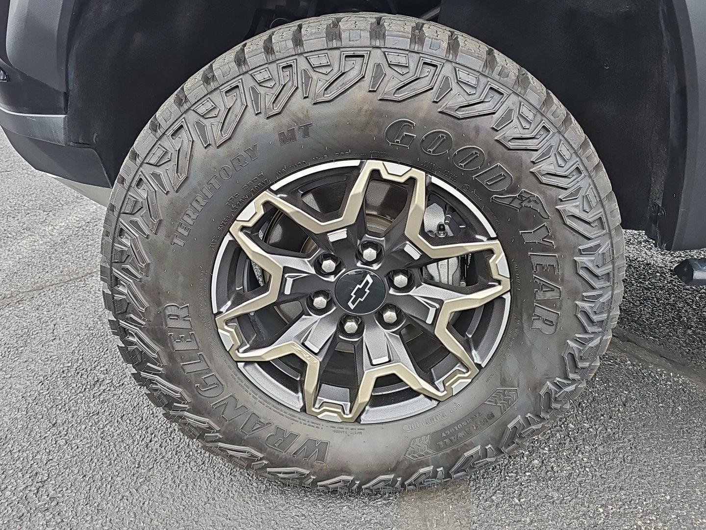 Used 2024 Chevrolet Colorado ZR2 w/ ZR2 Convenience Package III image 9