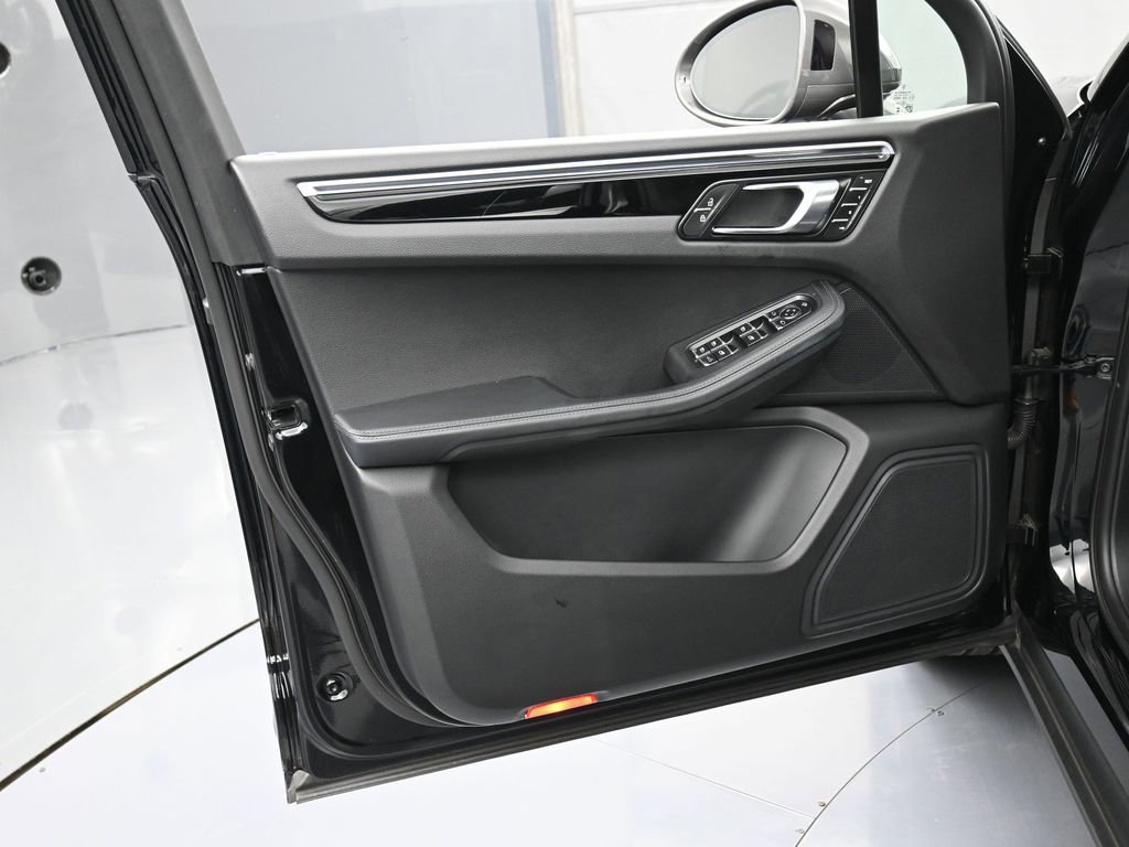 Certified 2024 Porsche Macan Turbo image 15