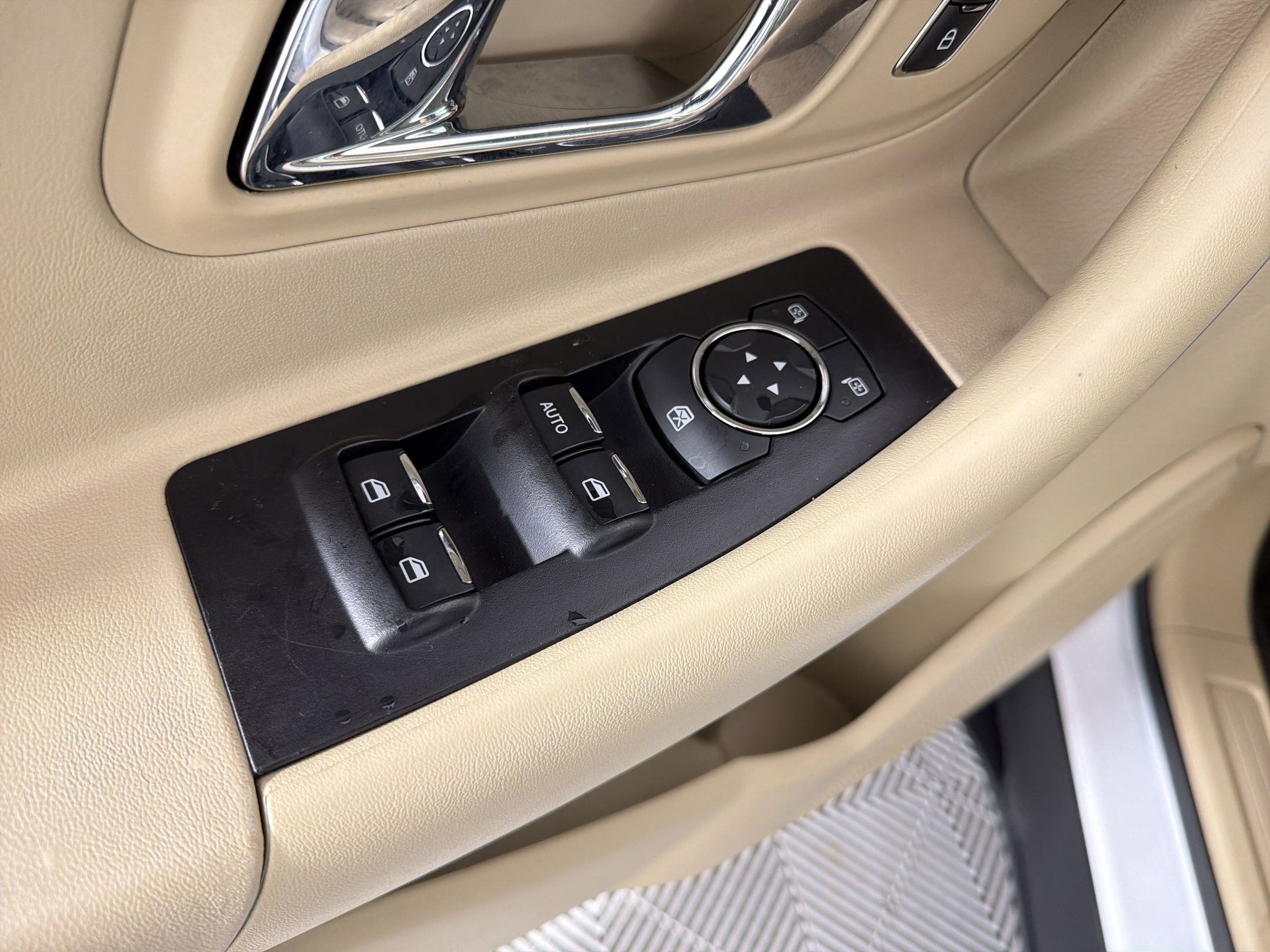 Used 2018 Ford Taurus SE FWD image 20