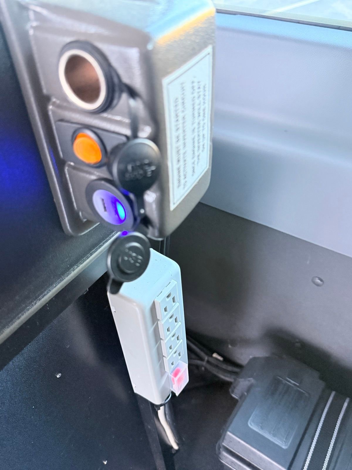 Used 2018 Ford Transit 150 XLT RWD image 34