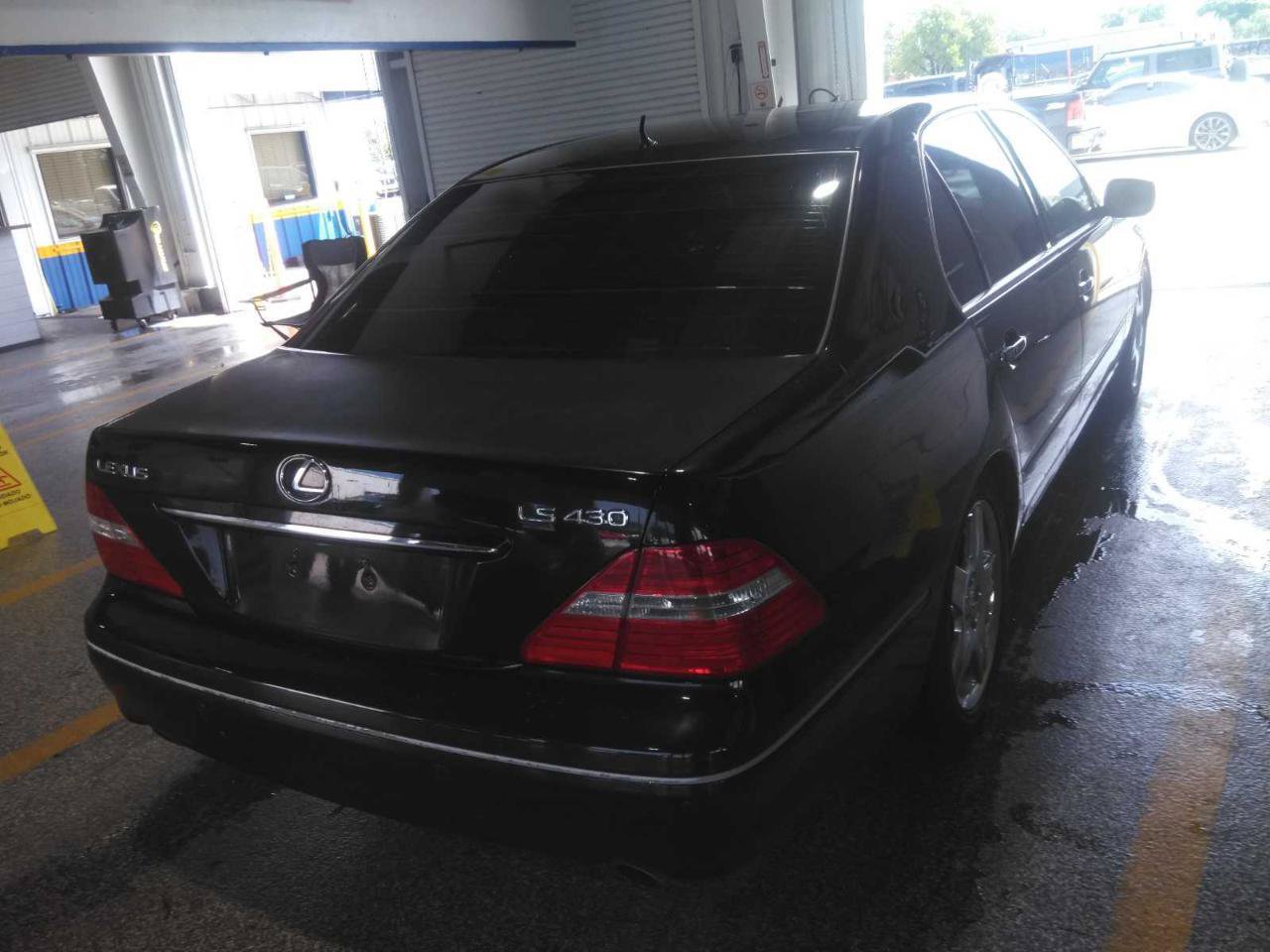 Used 2005 Lexus LS 430 w/ Premium Pkg RWD image 3
