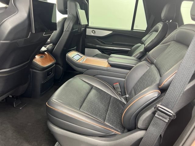 Certified 2025 Lincoln Navigator Black Label AWD/4WD image 12