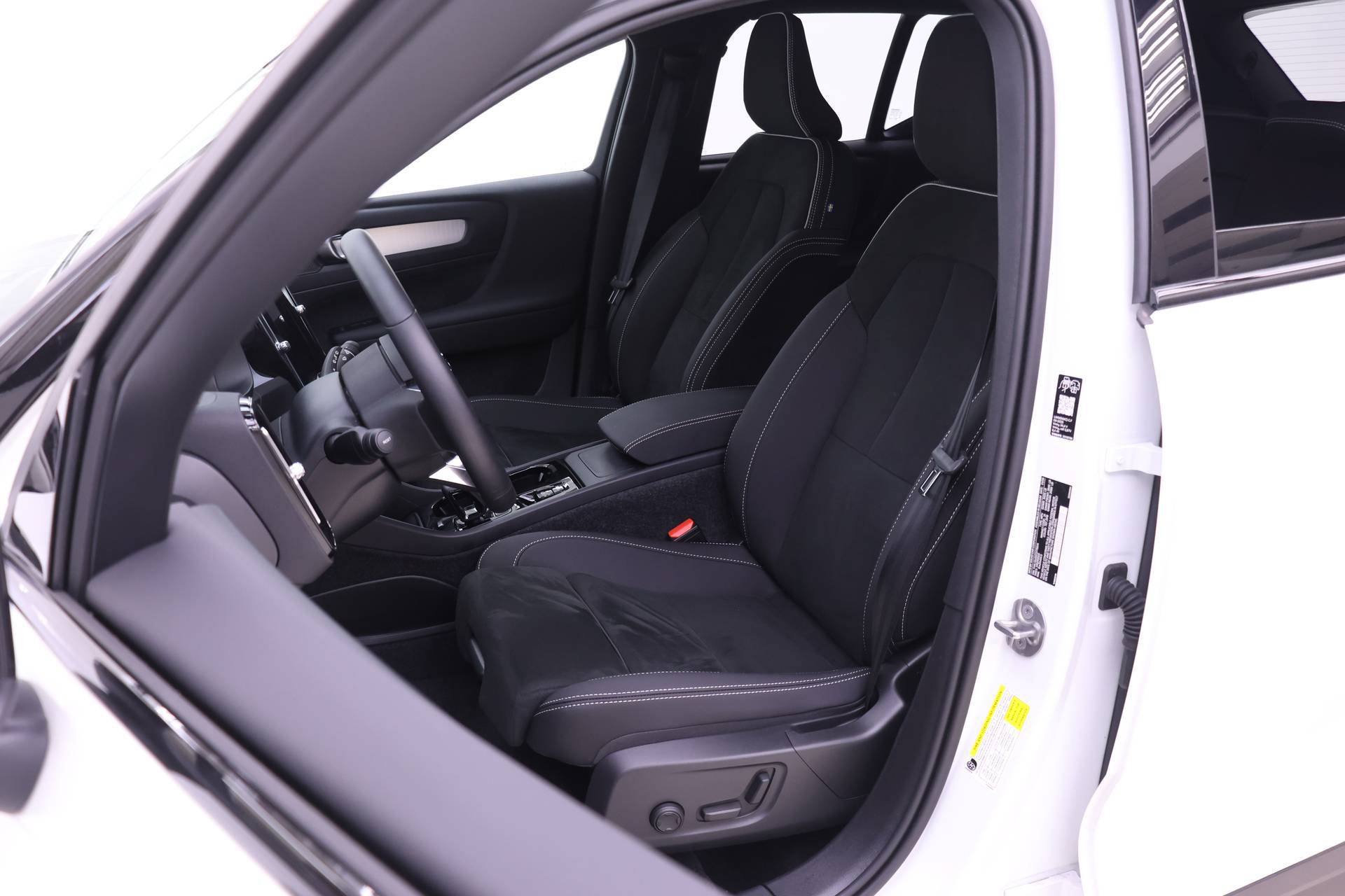 New 2026 Volvo XC40 B5 Ultra w/ Climate Package AWD/4WD image 7