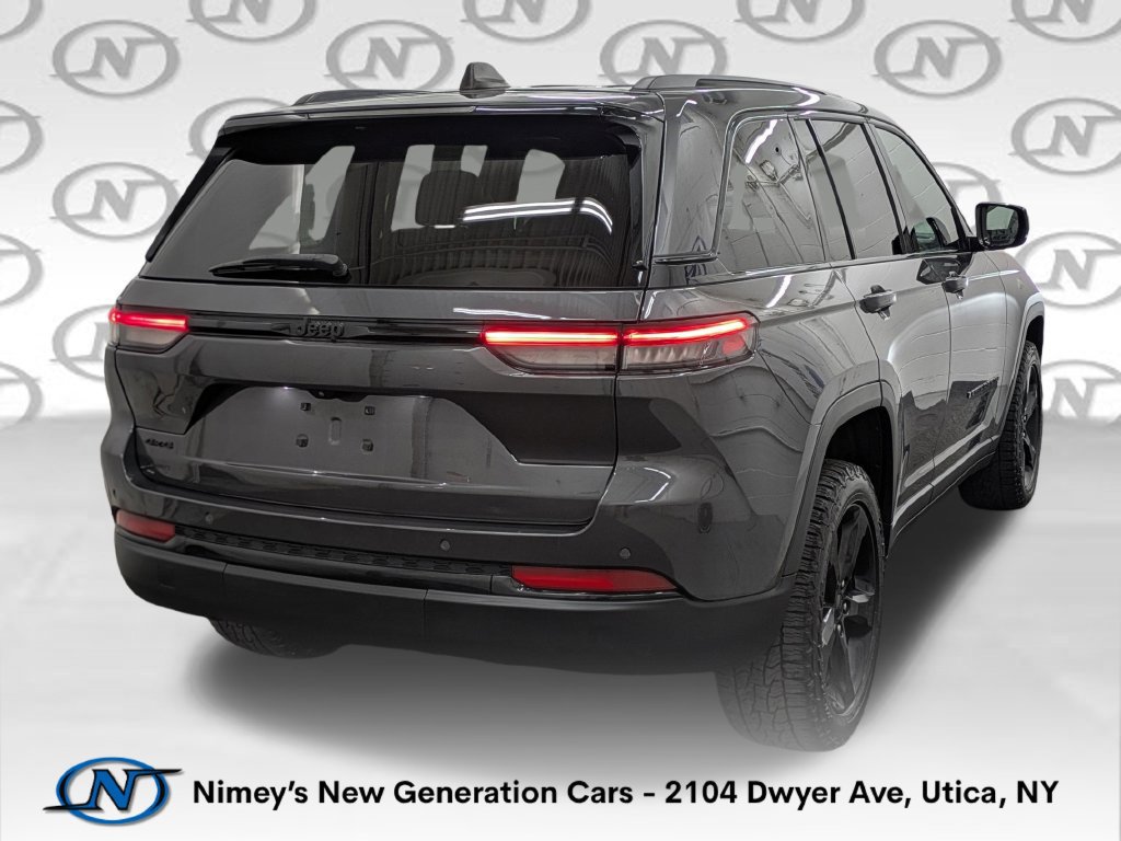 Used 2023 Jeep Grand Cherokee Altitude AWD/4WD image 2