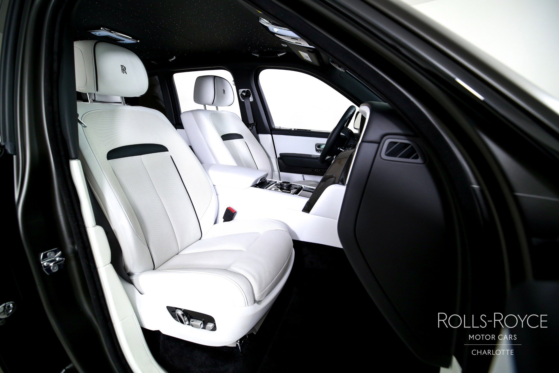 Certified 2025 Rolls-Royce Cullinan Black Badge image 30