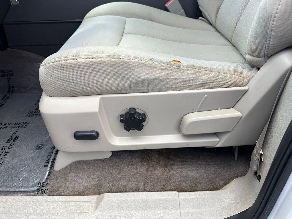 Used 2010 Ford Expedition XLT image 12