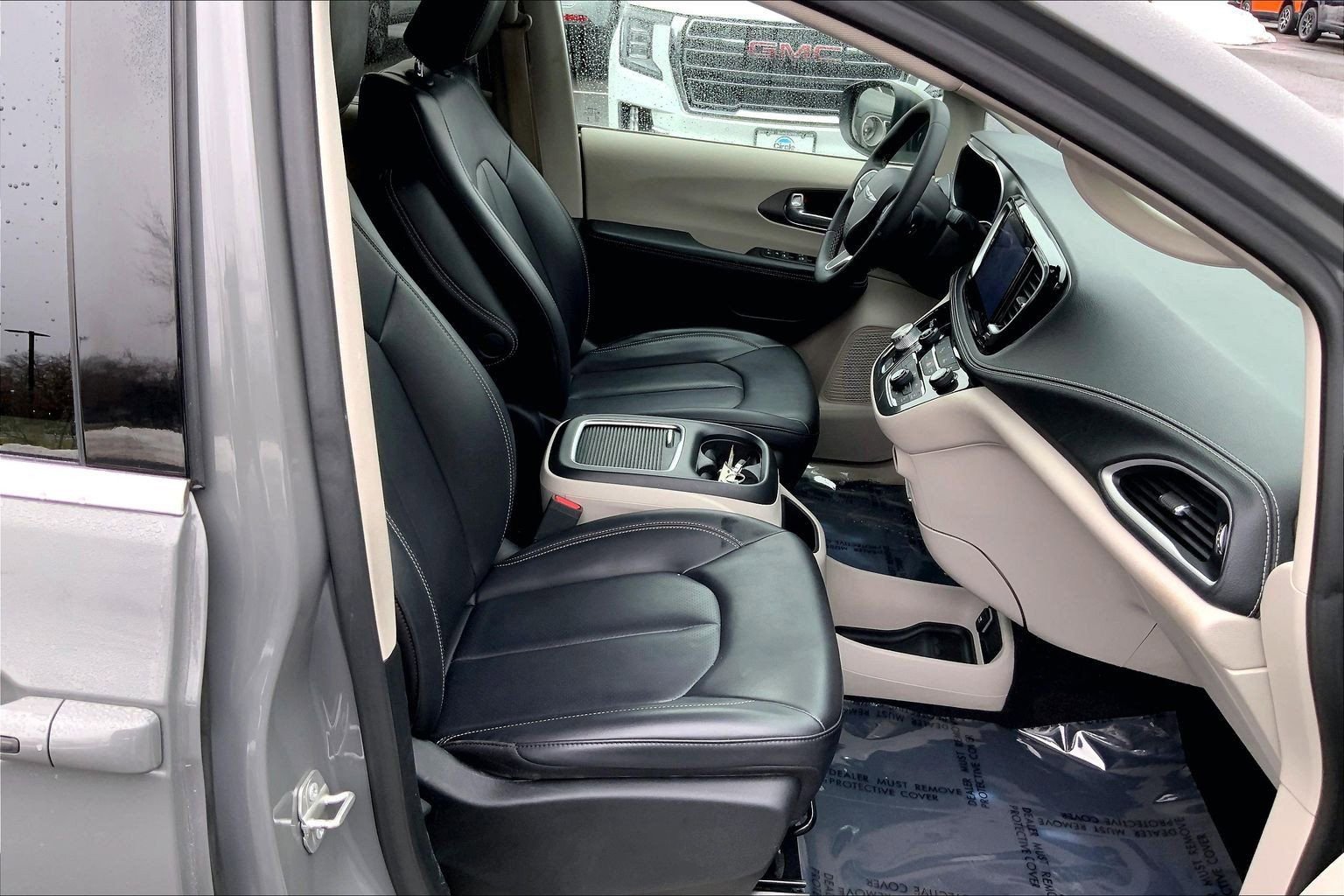 Certified 2023 Chrysler Pacifica Touring-L image 6