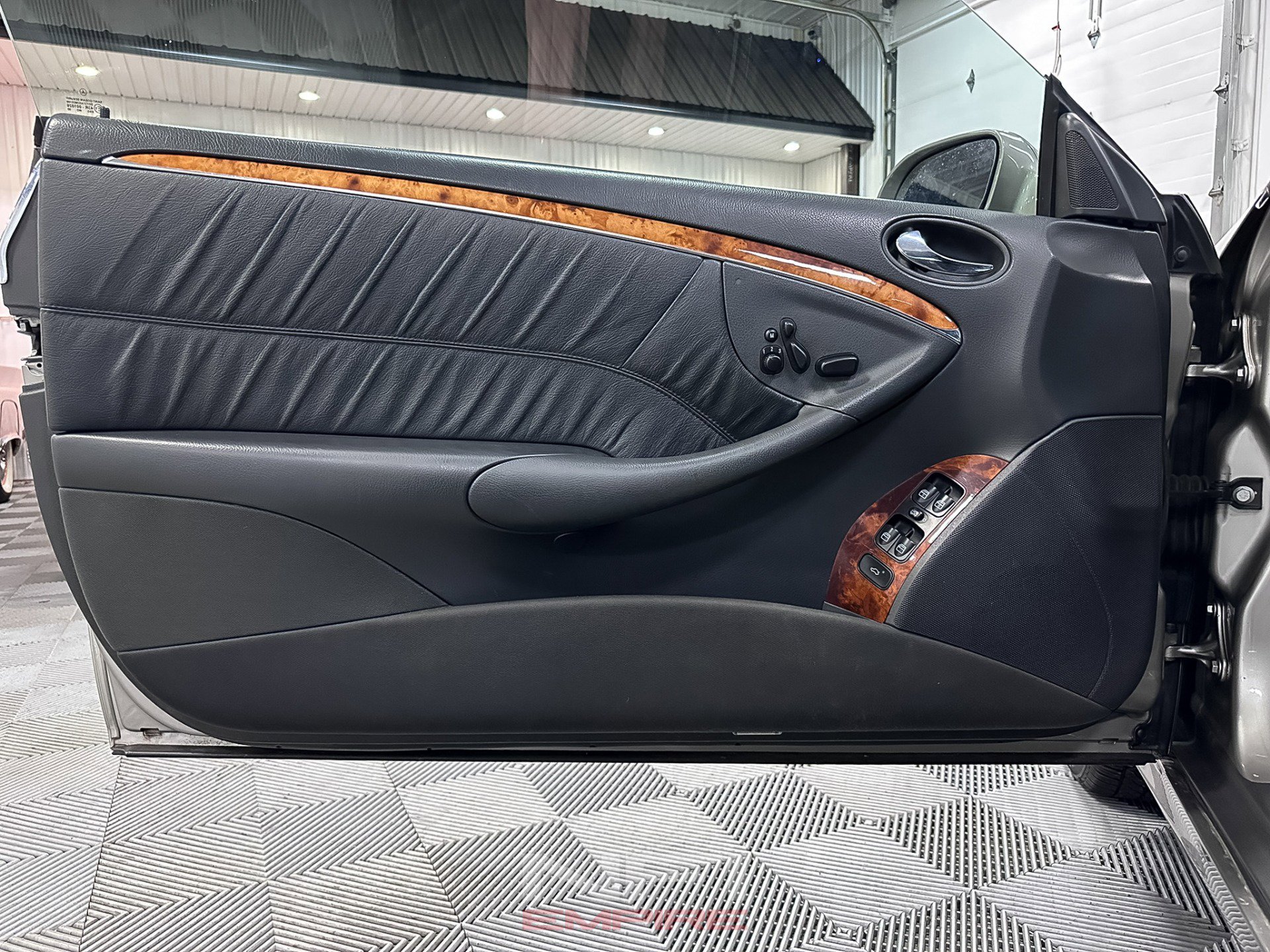 Used 2004 Mercedes-Benz CLK 320 Cabriolet image 30