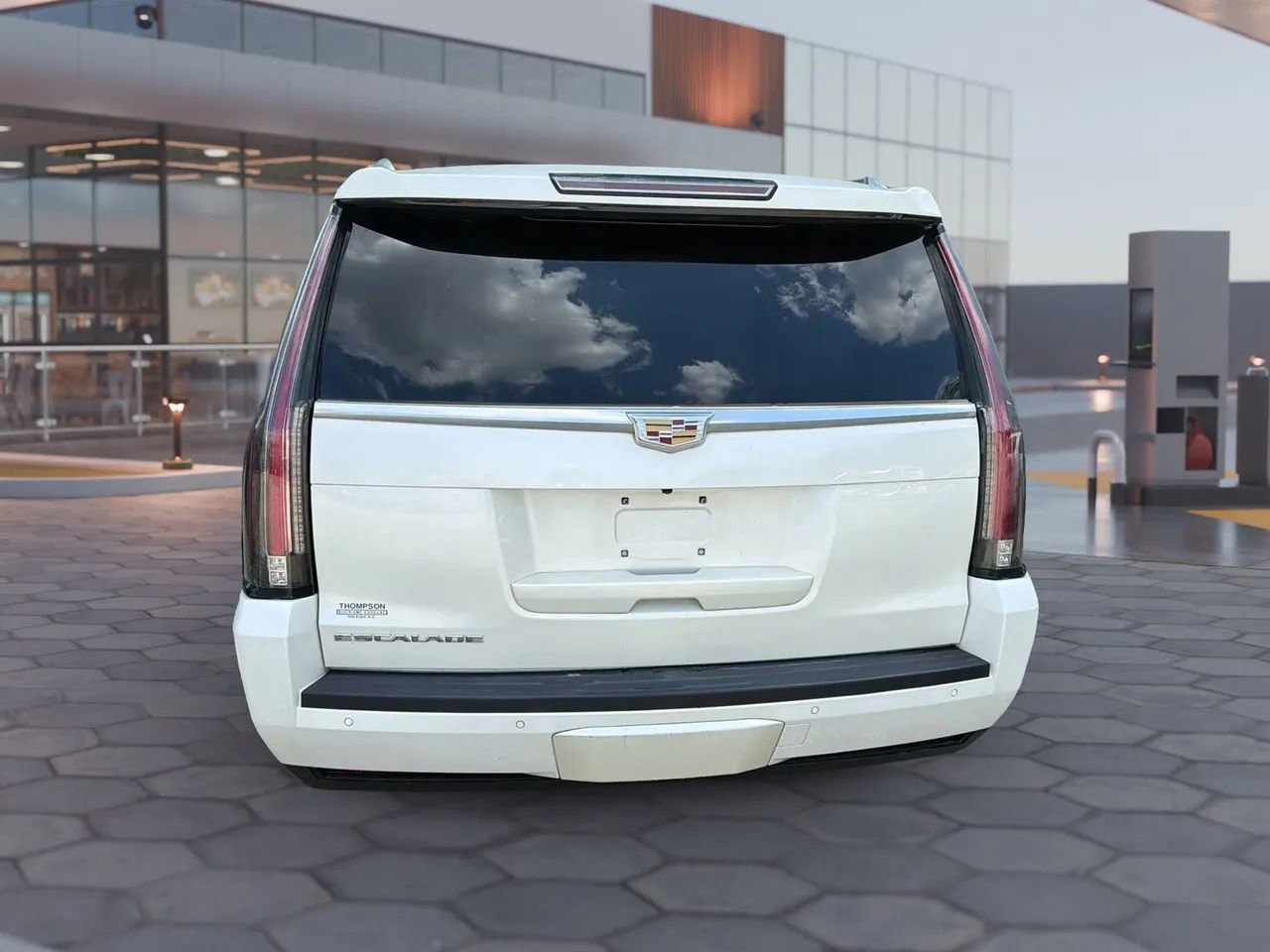 Used 2015 Cadillac Escalade ESV Luxury AWD/4WD image 9