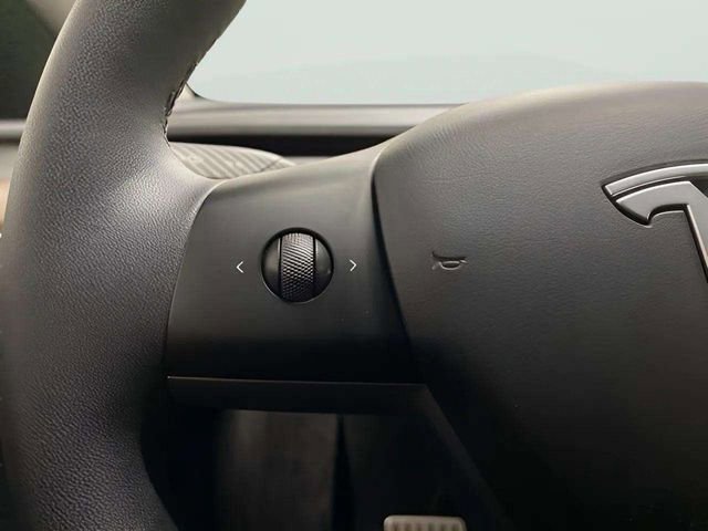 Used 2023 Tesla Model Y Performance image 28