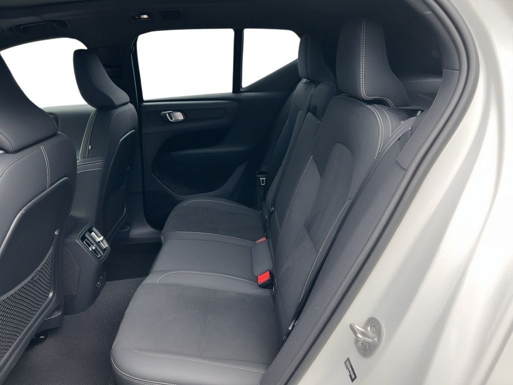 Used 2023 Volvo XC40 Recharge Ultimate AWD/4WD image 7