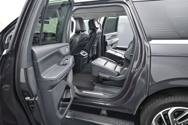 Used 2025 Lincoln Navigator L Reserve AWD/4WD image 15