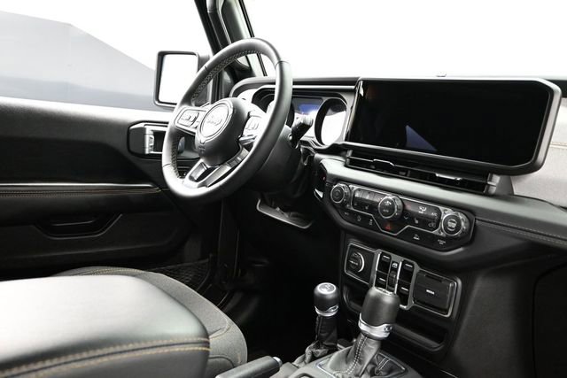 Used 2025 Jeep Wrangler Unlimited Sahara AWD/4WD image 14