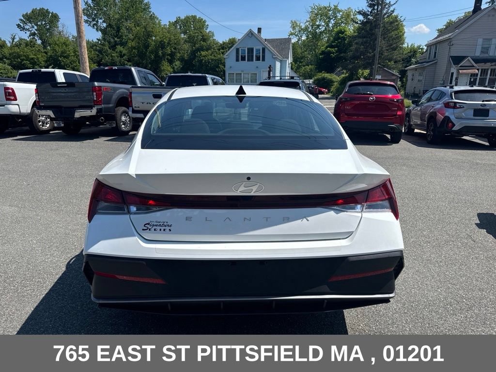 Used 2025 Hyundai Elantra SE FWD image 7