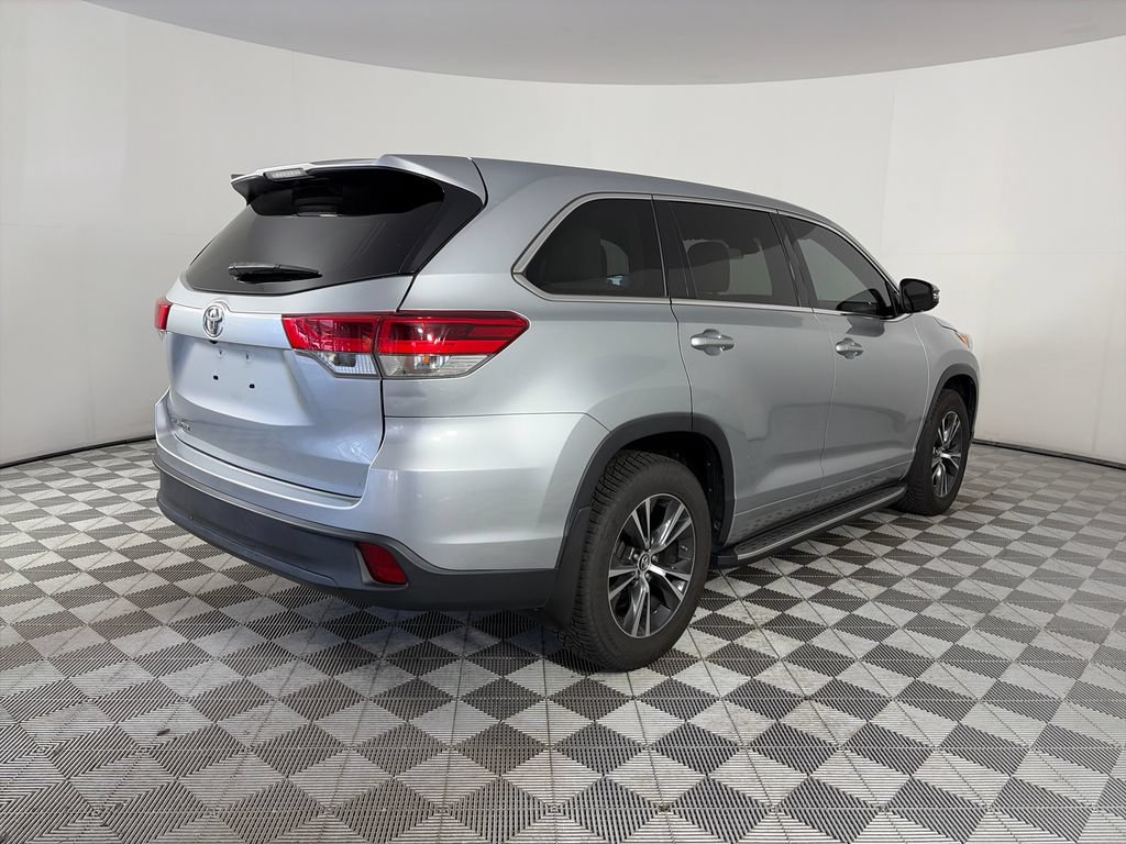 Used 2017 Toyota Highlander LE FWD image 7