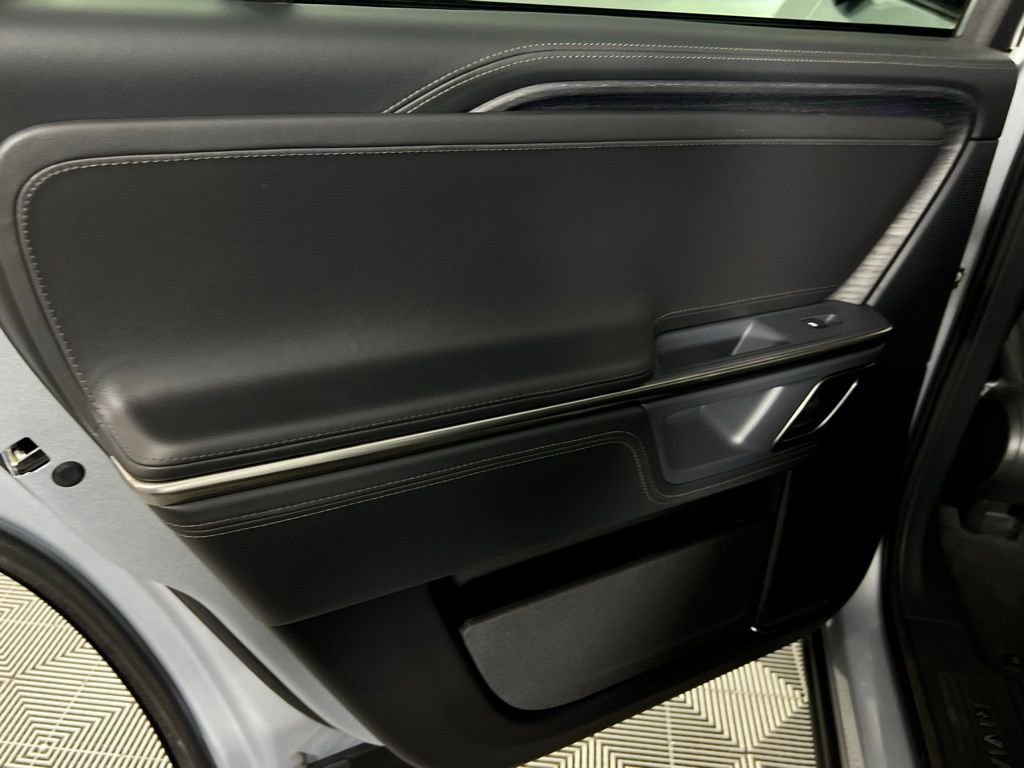 Used 2024 Rivian R1S Adventure image 27