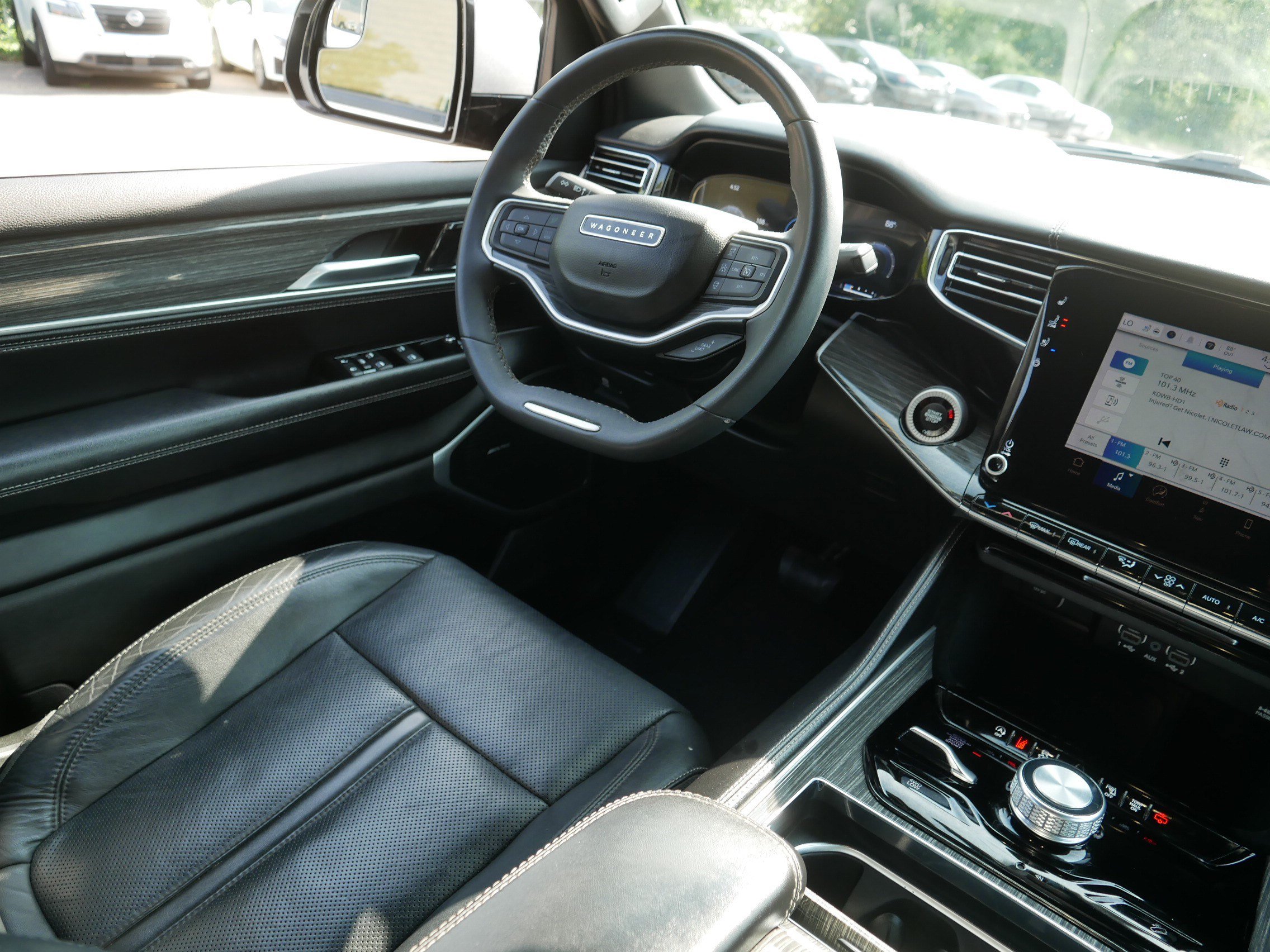 Used 2022 Jeep Wagoneer Series III w/ Flexible Seating Group AWD/4WD image 9