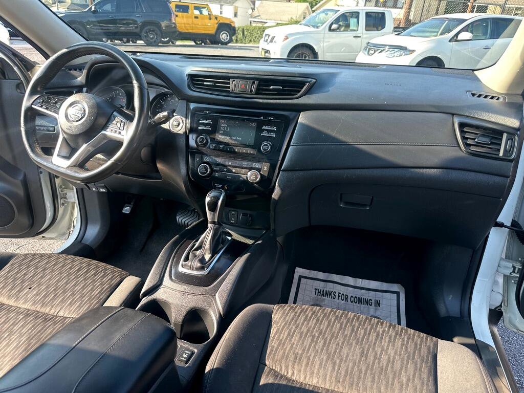Used 2017 Nissan Rogue SV image 22