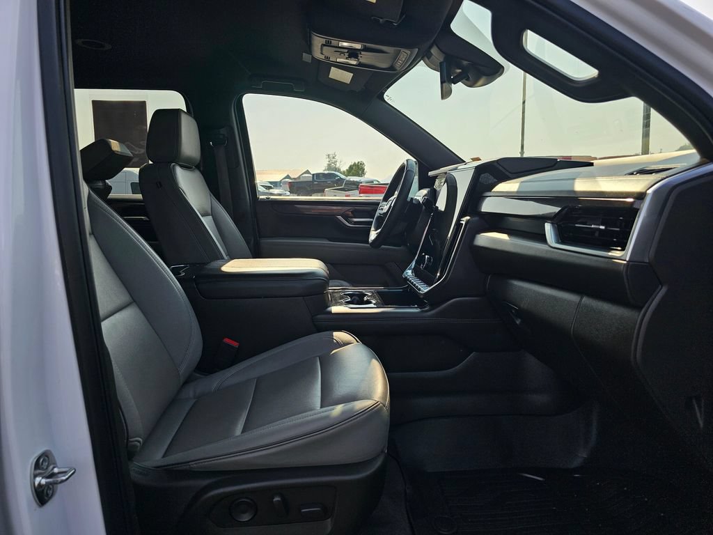 Used 2025 GMC Yukon XL Elevation AWD/4WD image 10