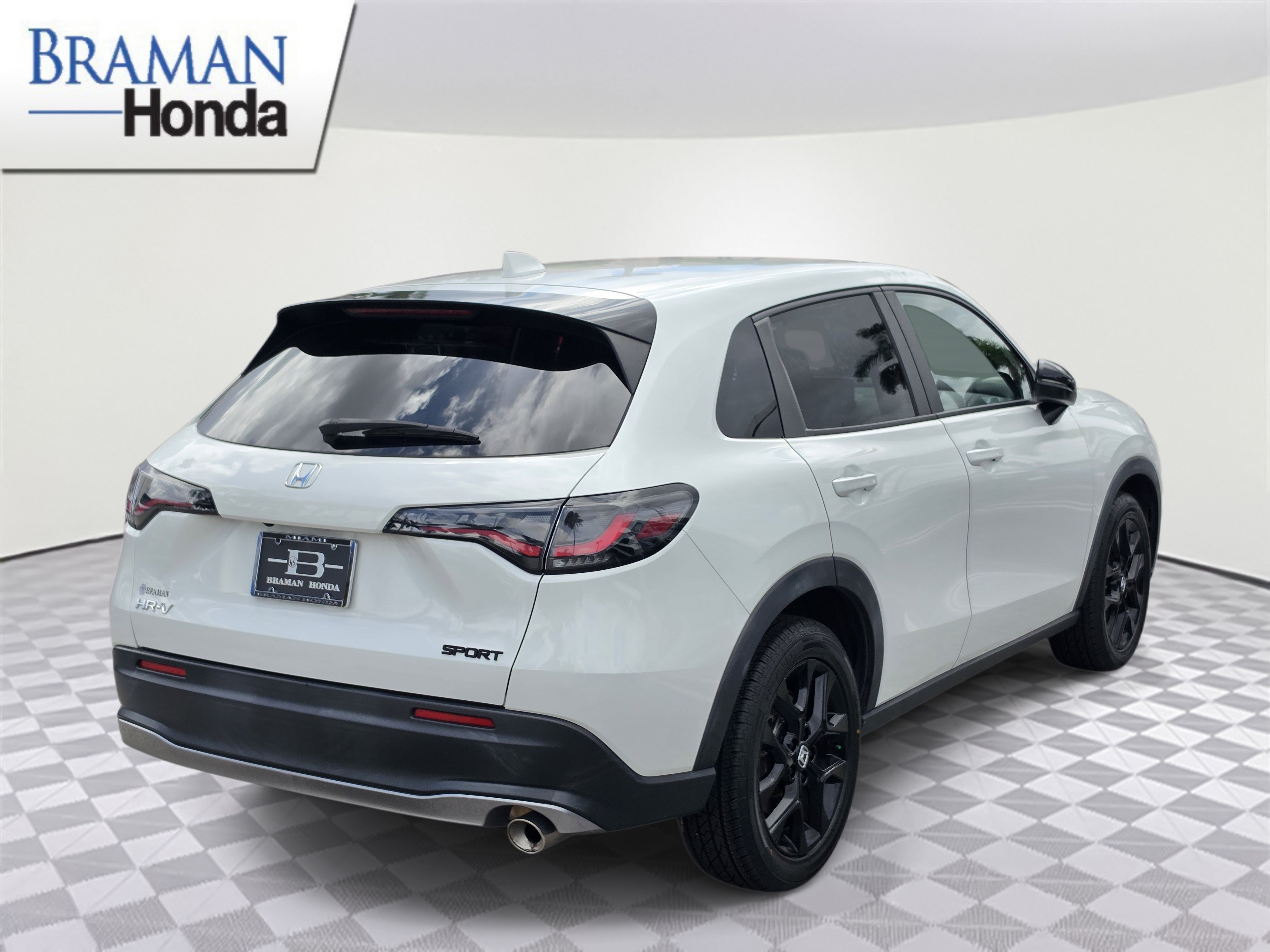 Used 2024 Honda HR-V Sport image 4