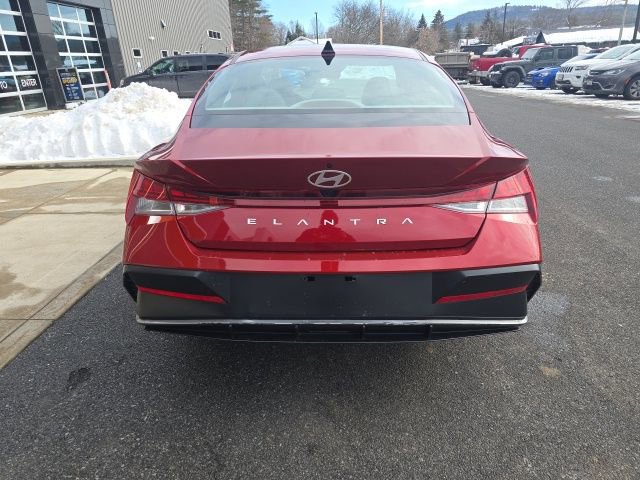 Used 2025 Hyundai Elantra SEL FWD image 5