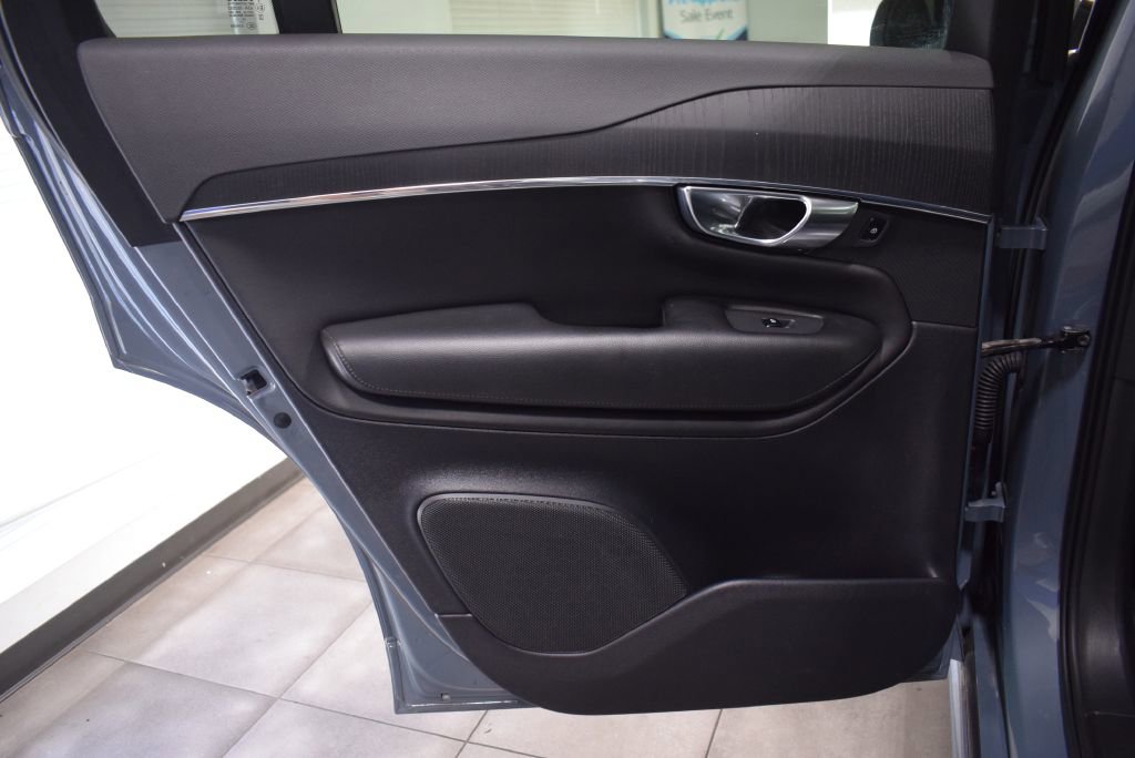 Used 2020 Volvo XC90 T5 Momentum w/ Protection Package image 12