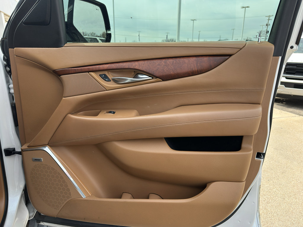 Used 2016 Cadillac Escalade Platinum image 30