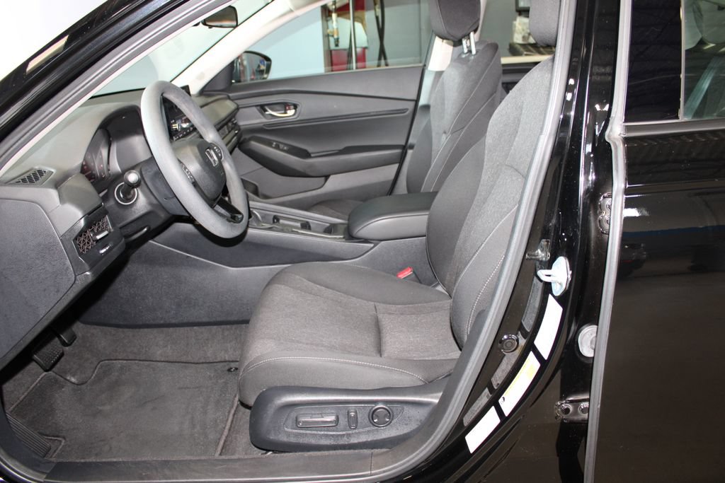 Used 2023 Honda Accord EX image 7