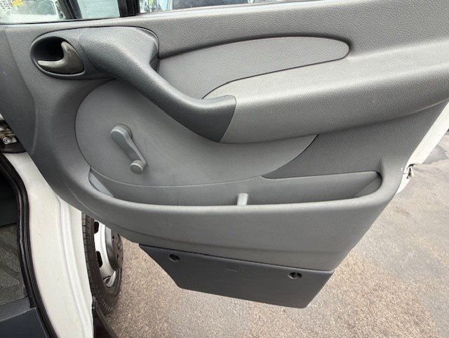 Used 2004 Dodge Sprinter 3500 RWD image 19