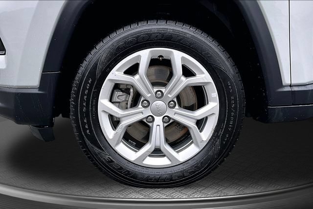 Used 2024 Jeep Compass Latitude AWD/4WD image 31