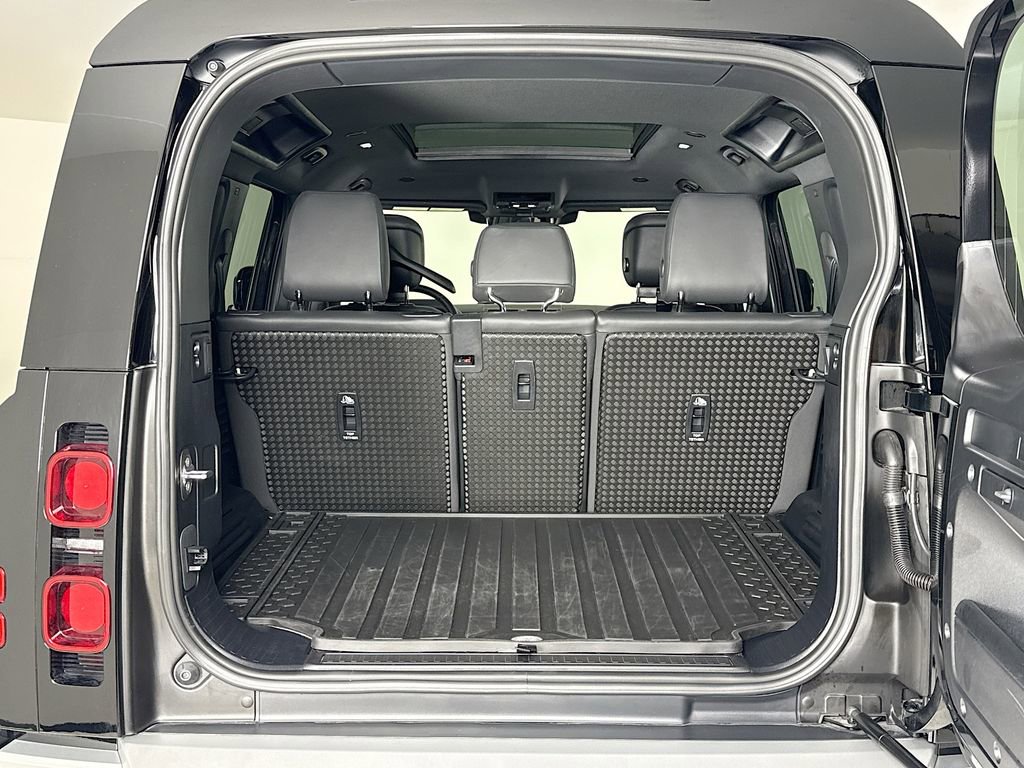 Used 2025 Land Rover Defender 110 S image 25