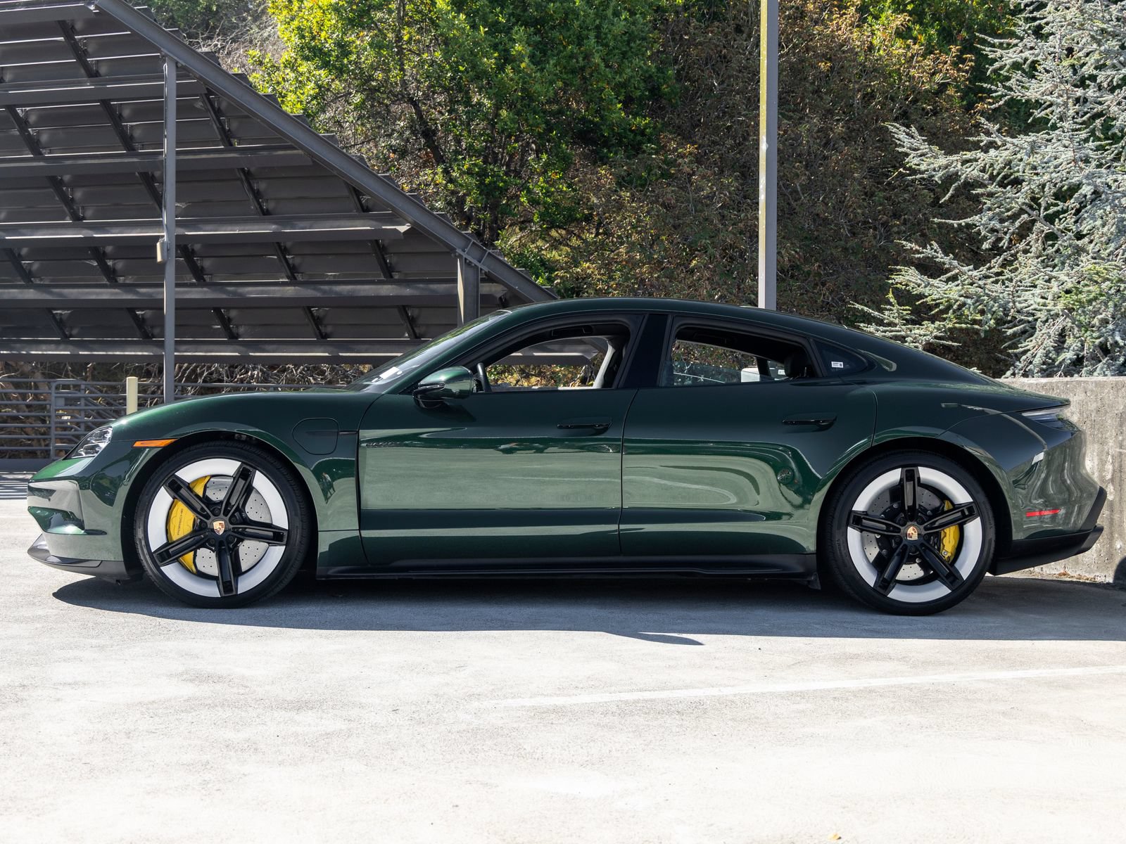 Certified 2025 Porsche Taycan GTS AWD/4WD image 2