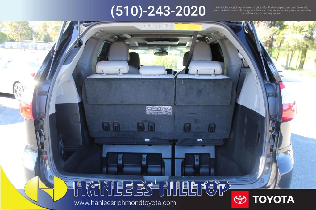 Used 2018 Toyota Sienna Limited w/ Carpet Mat Package image 10